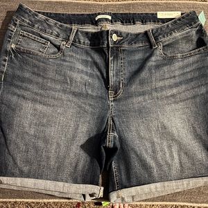 🆕 Maurice's Bermuda Mid-Rise Shorts Brand new with tags.